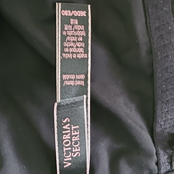 Black Victoria secret bra - Picture 3 of 4